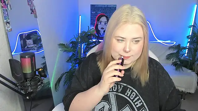 Snapshot of Akemi_BBW chatting on March 20, 7:46 pm Akemi BBW online show from March 20, 7:46 pm