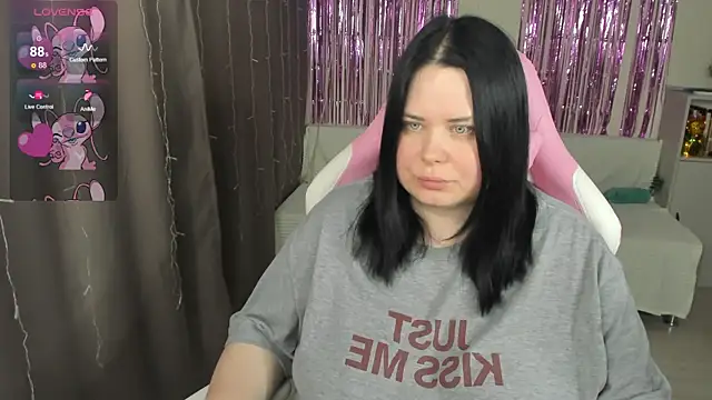 Akemi BBW online show from May 13, 7:37 am