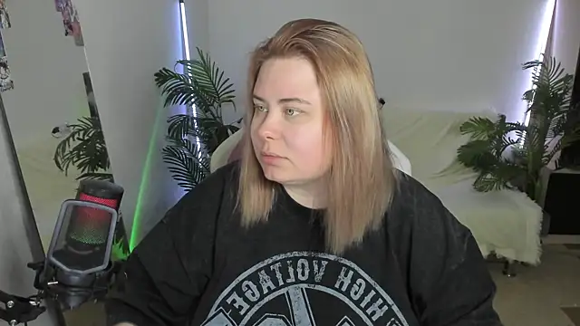 Snapshot of Akemi_BBW chatting on March 1, 5:49 pm Akemi BBW online show from March 1, 5:49 pm