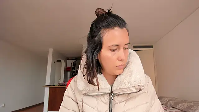 zoe jeane beker online show from February 4, 9:20 pm