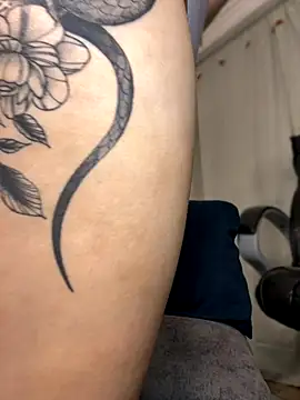 Snapshot of kaoticblue_ chatting on December 4, 11:26 pm kaoticblue online show from December 4, 11:26 pm