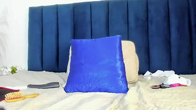 Anette  online show from March 11, 8:03 pm