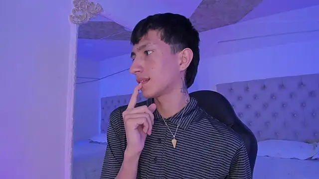 Snapshot of DereckCooperr chatting on October 23, 9:57 pm DereckCooperr online show from October 23, 9:57 pm