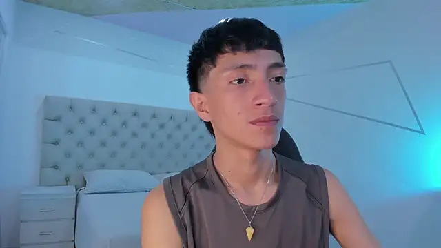 Snapshot of DereckCooperr chatting on October 30, 10:39 pm DereckCooperr online show from October 30, 10:39 pm