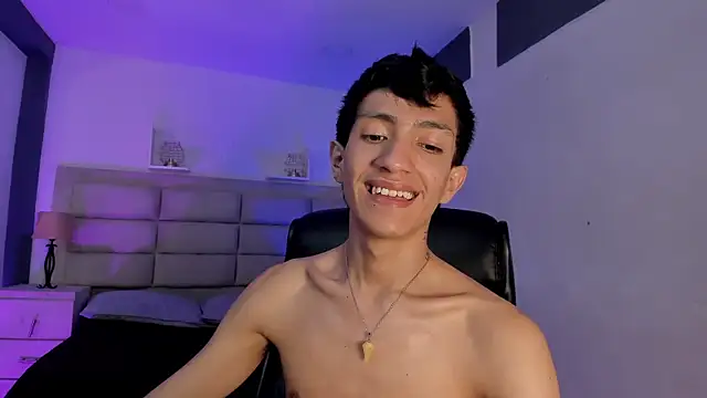 Snapshot of DereckCooperr chatting on October 25, 11:05 pm DereckCooperr online show from October 25, 11:05 pm