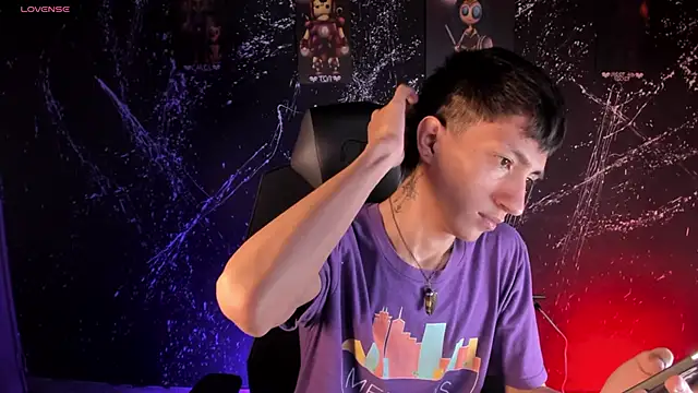 Snapshot of DereckCooperr chatting on November 13, 10:24 pm DereckCooperr online show from November 13, 10:24 pm