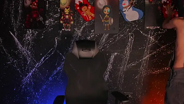 Snapshot of DereckCooperr chatting on December 16, 9:41 pm DereckCooperr online show from December 16, 9:41 pm