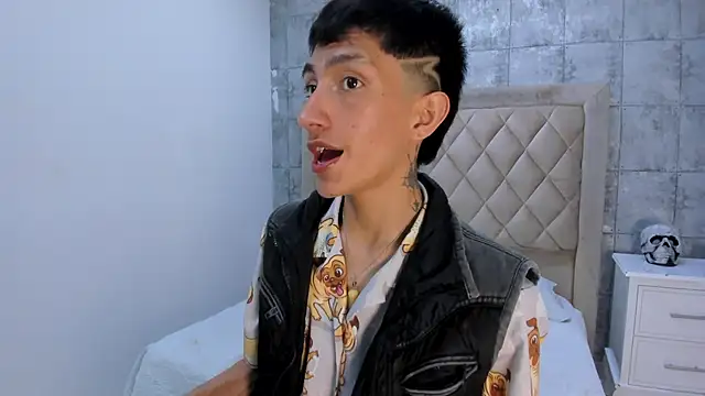 Snapshot of DereckCooperr chatting on October 29, 11:03 pm DereckCooperr online show from October 29, 11:03 pm