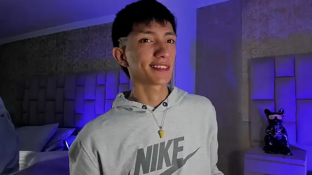 Snapshot of DereckCooperr chatting on October 1, 10:13 pm DereckCooperr online show from October 1, 10:13 pm