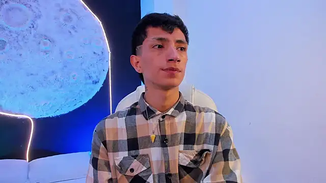 Snapshot of DereckCooperr chatting on October 5, 8:54 pm DereckCooperr online show from October 5, 8:54 pm