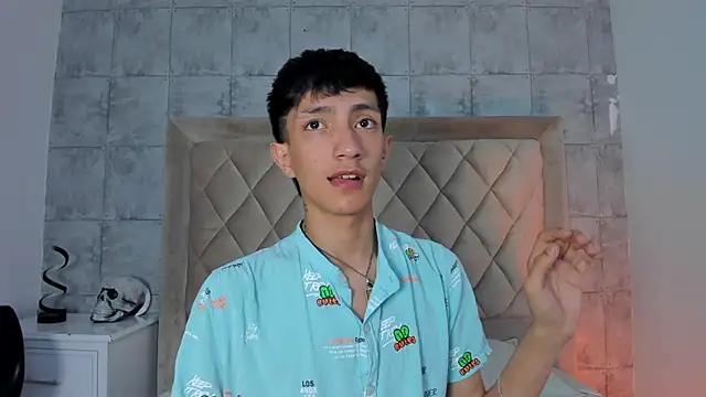 Snapshot of DereckCooperr chatting on November 5, 11:19 pm DereckCooperr online show from November 5, 11:19 pm