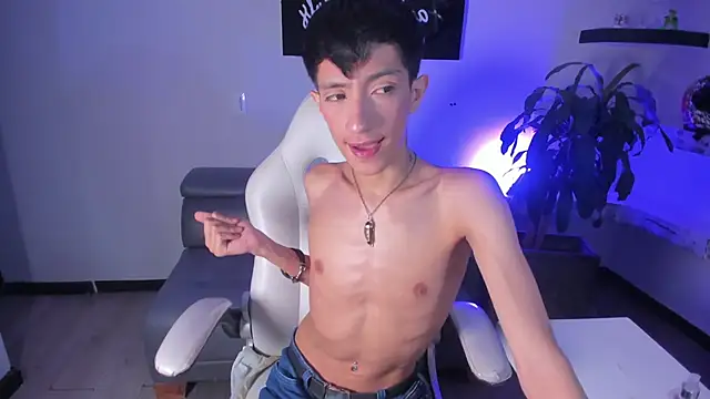 Snapshot of DereckCooperr chatting on March 23, 12:47 am DereckCooperr online show from March 23, 12:47 am