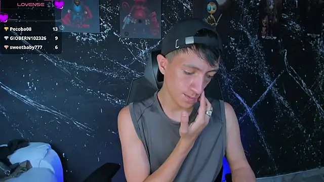 DereckCooperr online show from April 10, 8:49 pm