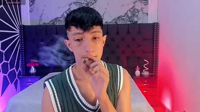 Snapshot of DereckCooperr chatting on June 20, 9:20 pm DereckCooperr online show from June 20, 9:20 pm