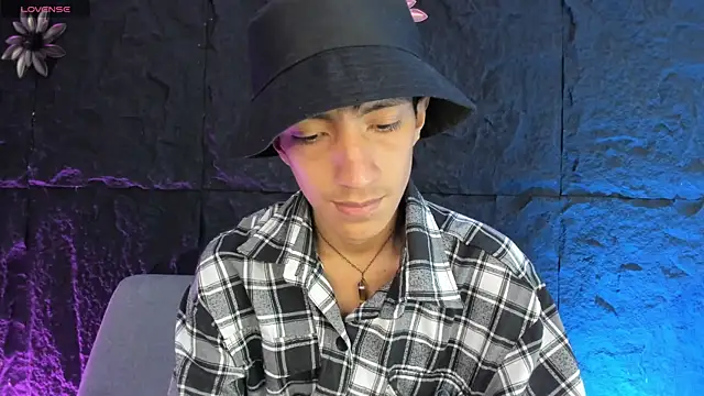 DereckCooperr online show from February 17, 10:40 pm