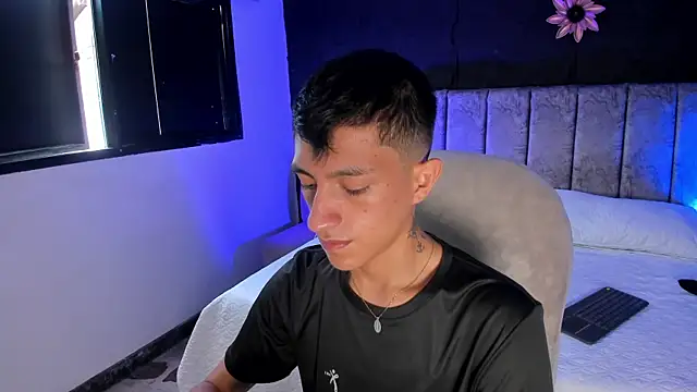 DereckCooperr online show from March 31, 8:22 pm