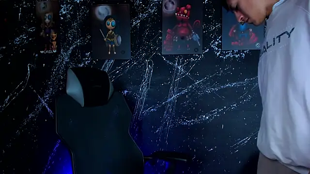 DereckCooperr online show from April 13, 8:57 pm