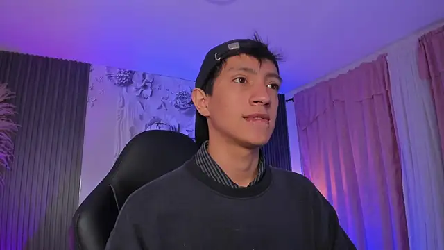 DereckCooperr online show from May 24, 4:34 am
