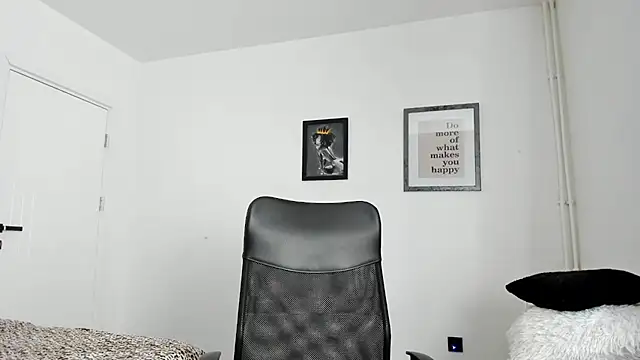 PortraitMarie online show from December 15, 2:16 pm