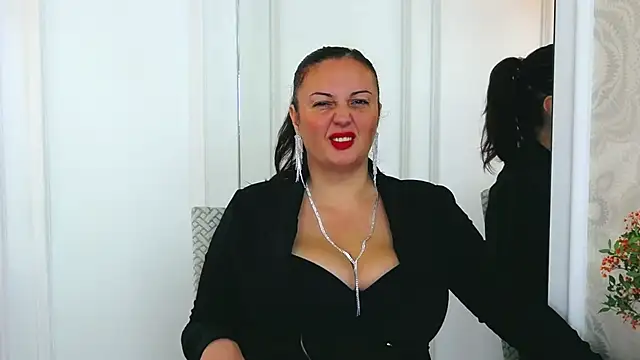 JudithCombs online show from October 22, 6:13 am