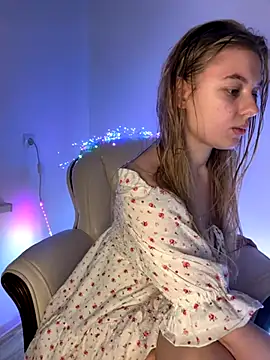 Snapshot of freiiaflower chatting on November 1, 5:29 pm freiiaflower online show from November 1, 5:29 pm