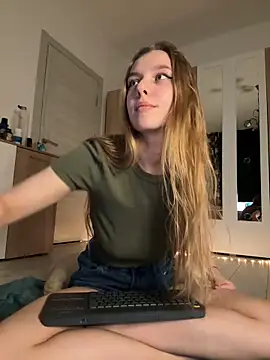 Snapshot of freiiaflower chatting on March 15, 7:16 pm freiiaflower online show from March 15, 7:16 pm