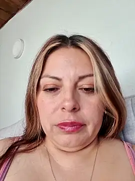 Snapshot of seherlatin chatting on July 1, 10:21 pm seherlatin online show from July 1, 10:21 pm