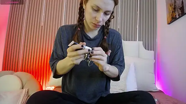 Katy Van online show from April 7, 8:54 pm