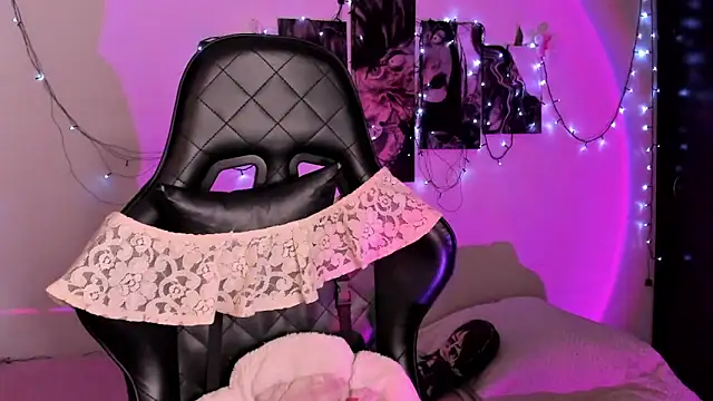 willow poisson online show from November 10, 5:29 pm