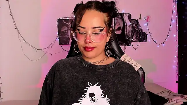 willow poisson online show from November 24, 5:24 pm