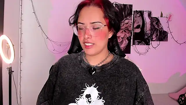 willow poisson online show from September 9, 3:21 pm