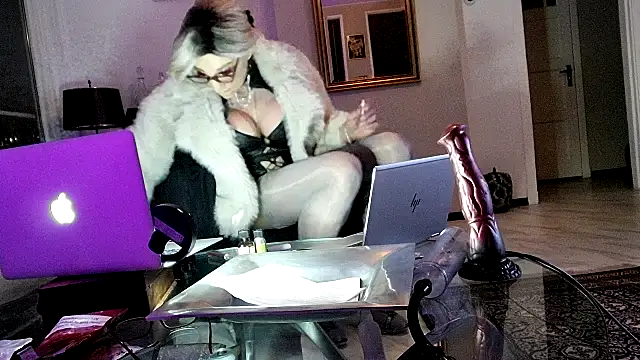 CharlotteVixxens online show from November 6, 8:46 pm