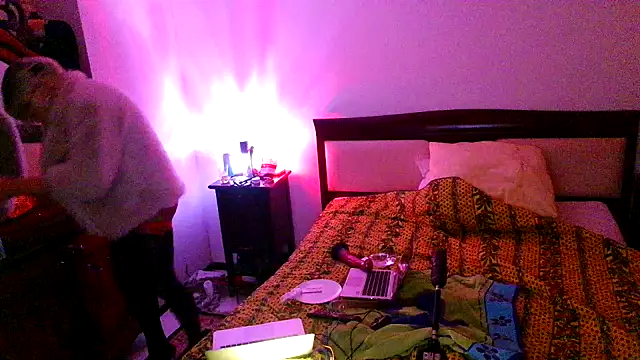 CharlotteVixxens online show from December 20, 1:08 am