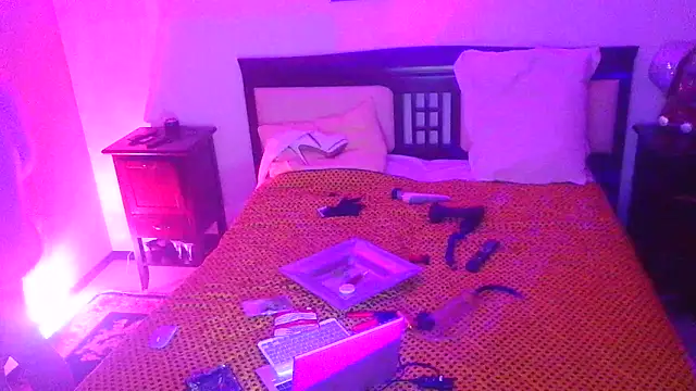 CharlotteVixxens online show from June 13, 2:20 am