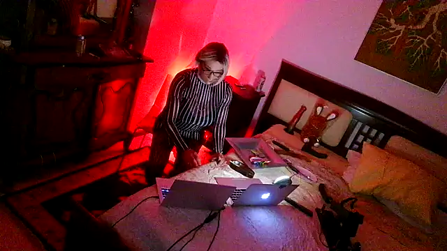 CharlotteVixxens online show from March 1, 9:59 pm