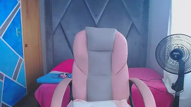 MeganMilF2 online show from February 10, 3:00 pm