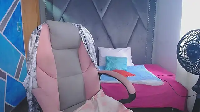 MeganMilF2 online show from February 16, 2:16 pm