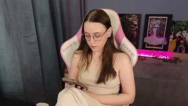 Snapshot of Sweet_frosti chatting on May 3, 3:44 am Sweet frosti online show from May 3, 3:44 am