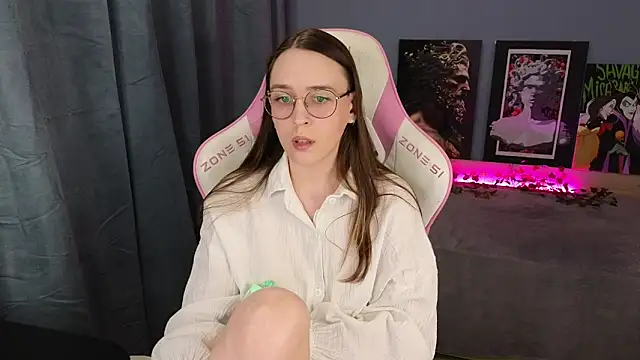 Snapshot of Sweet_frosti chatting on May 1, 3:55 am Sweet frosti online show from May 1, 3:55 am