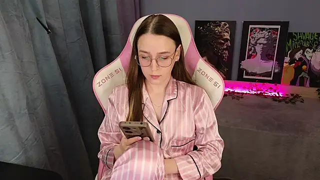 Snapshot of Sweet_frosti chatting on May 4, 3:54 am Sweet frosti online show from May 4, 3:54 am