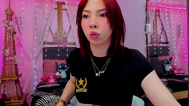 Snapshot of laura_olssen chatting on September 18, 12:19 pm laura olssen online show from September 18, 12:19 pm