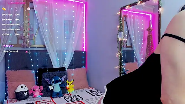 Snapshot of laura_olssen chatting on March 21, 12:50 pm laura olssen online show from March 21, 12:50 pm