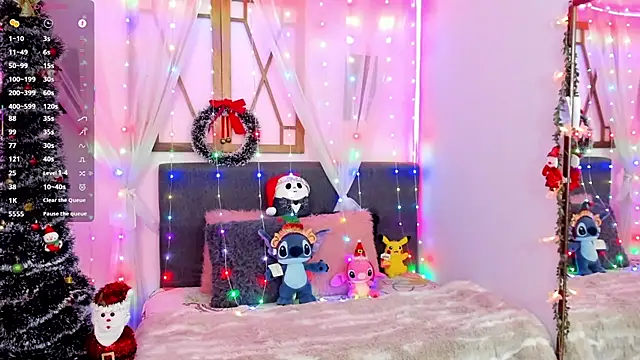 Snapshot of laura_olssen chatting on December 4, 12:48 pm laura olssen online show from December 4, 12:48 pm