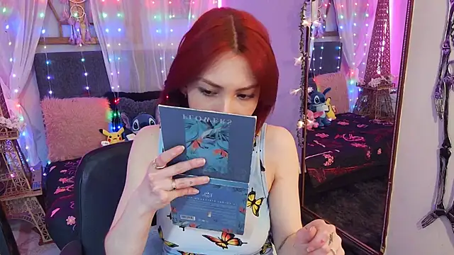 Snapshot of laura_olssen chatting on February 28, 4:10 pm laura olssen online show from February 28, 4:10 pm