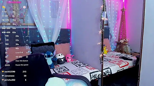 Snapshot of laura_olssen chatting on March 19, 4:02 pm laura olssen online show from March 19, 4:02 pm