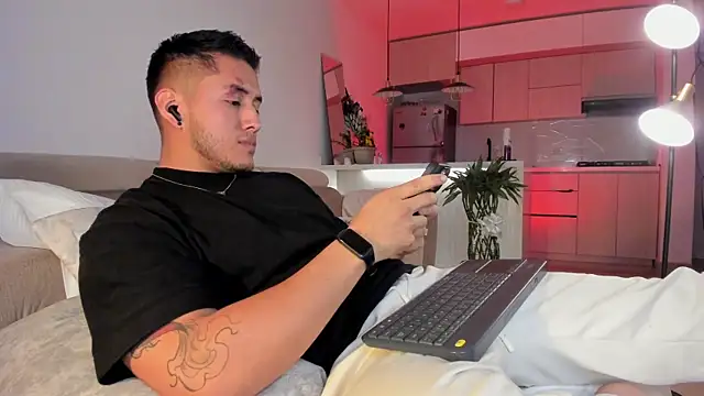 Snapshot of Chriskyle_ chatting on March 3, 4:00 am Chriskyle  online show from March 3, 4:00 am