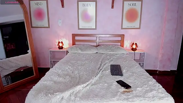 AliceBanks online show from October 31, 1:30 pm