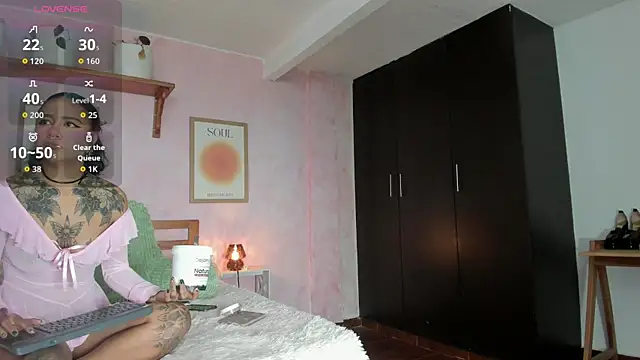 AliceBanks online show from November 15, 11:25 am