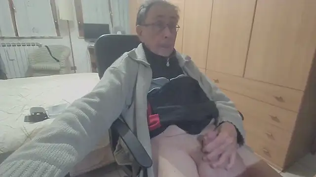 papillonhotofficial online show from November 9, 4:55 pm