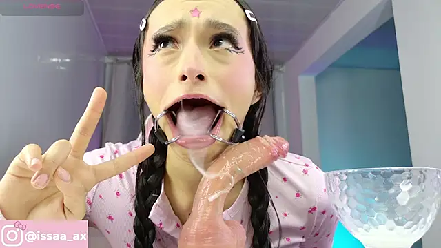 issagarcia online show from November 19, 1:22 pm